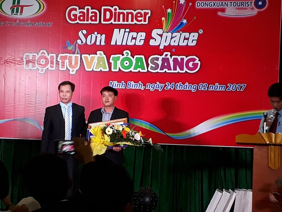 Trao quà xuất sắc , bằng khen, khuyến mại...